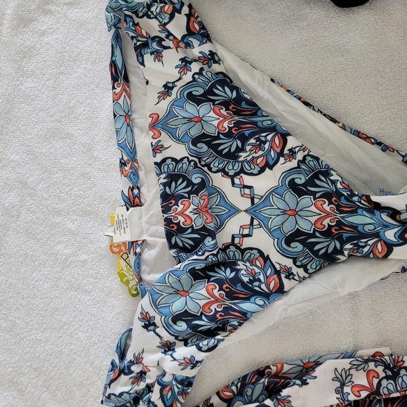 Two-piece tankini swimsuit and cover-up. - Picture 6 of 6